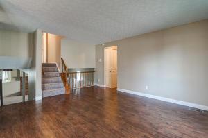 263 Carlin Ct W