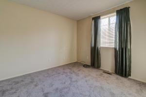 263 Carlin Ct W