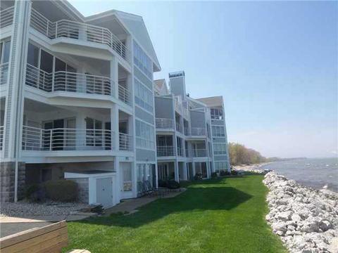 2860 Canterbury Cir