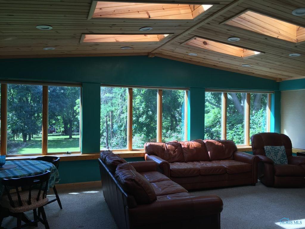 343 Hillside Dr