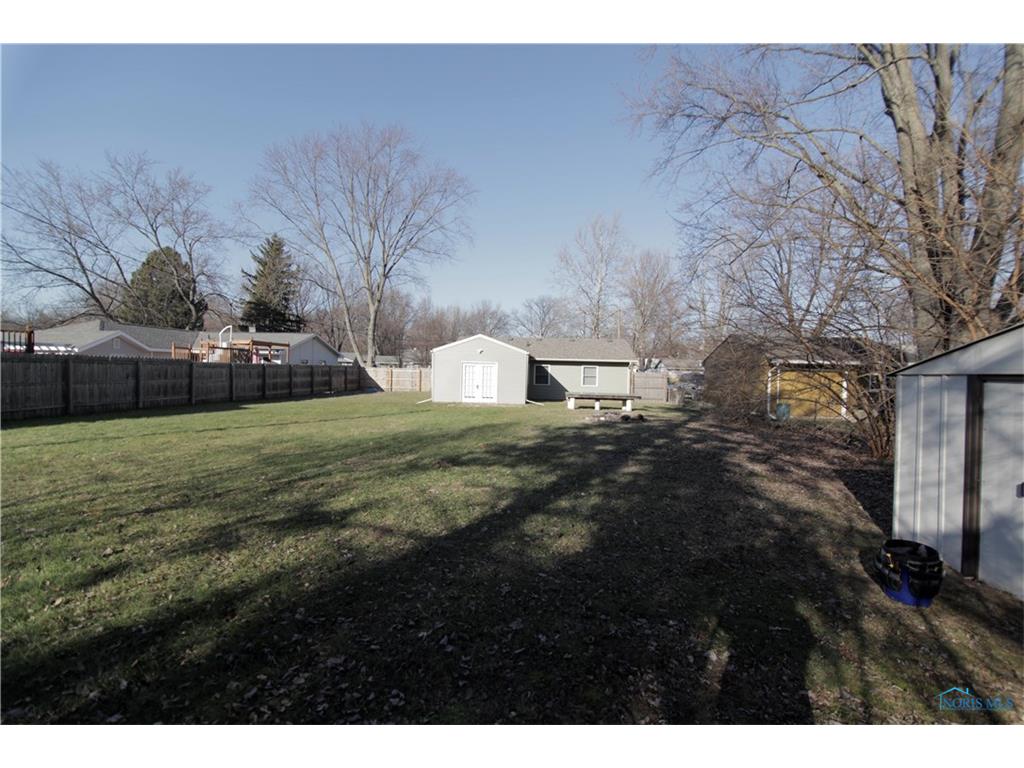 5759 Hollybrook Ln