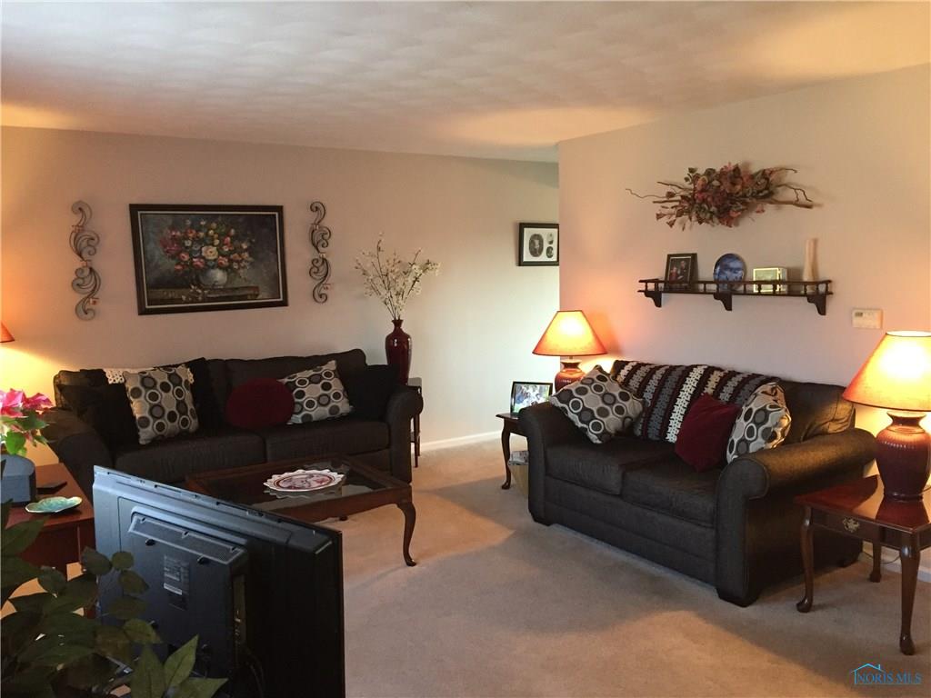 5618 Cresthaven Ln