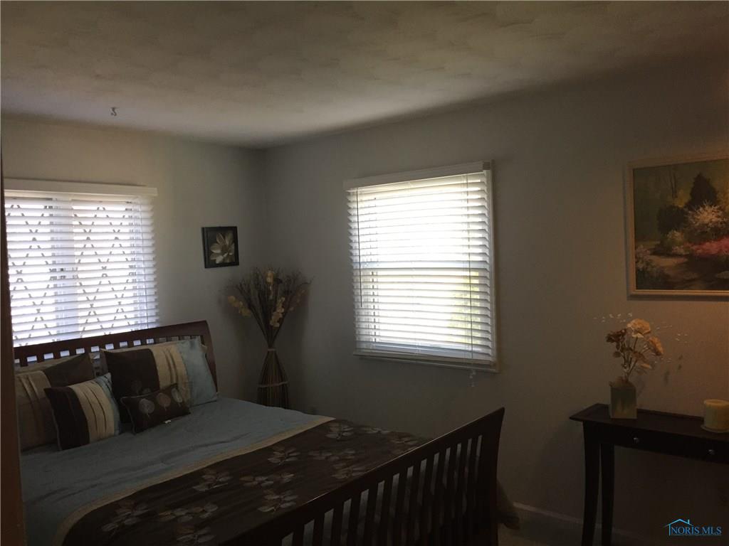 5618 Cresthaven Ln