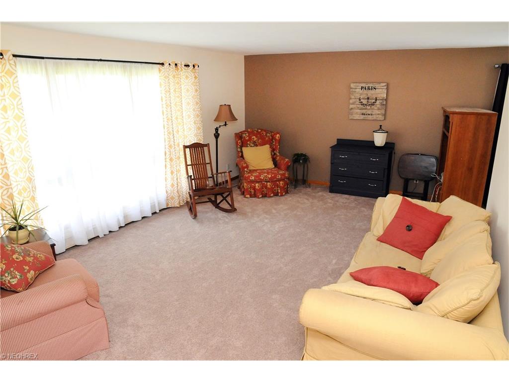 960 Friendship Dr, New Concord OH 43762