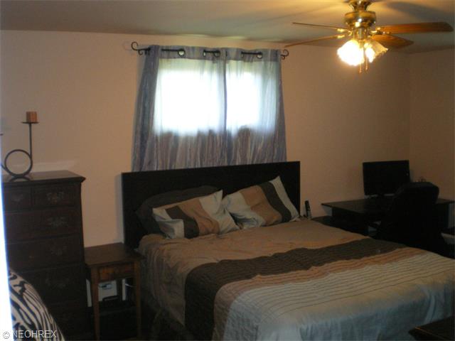 1855 Hall Dr, Coshocton OH 43812