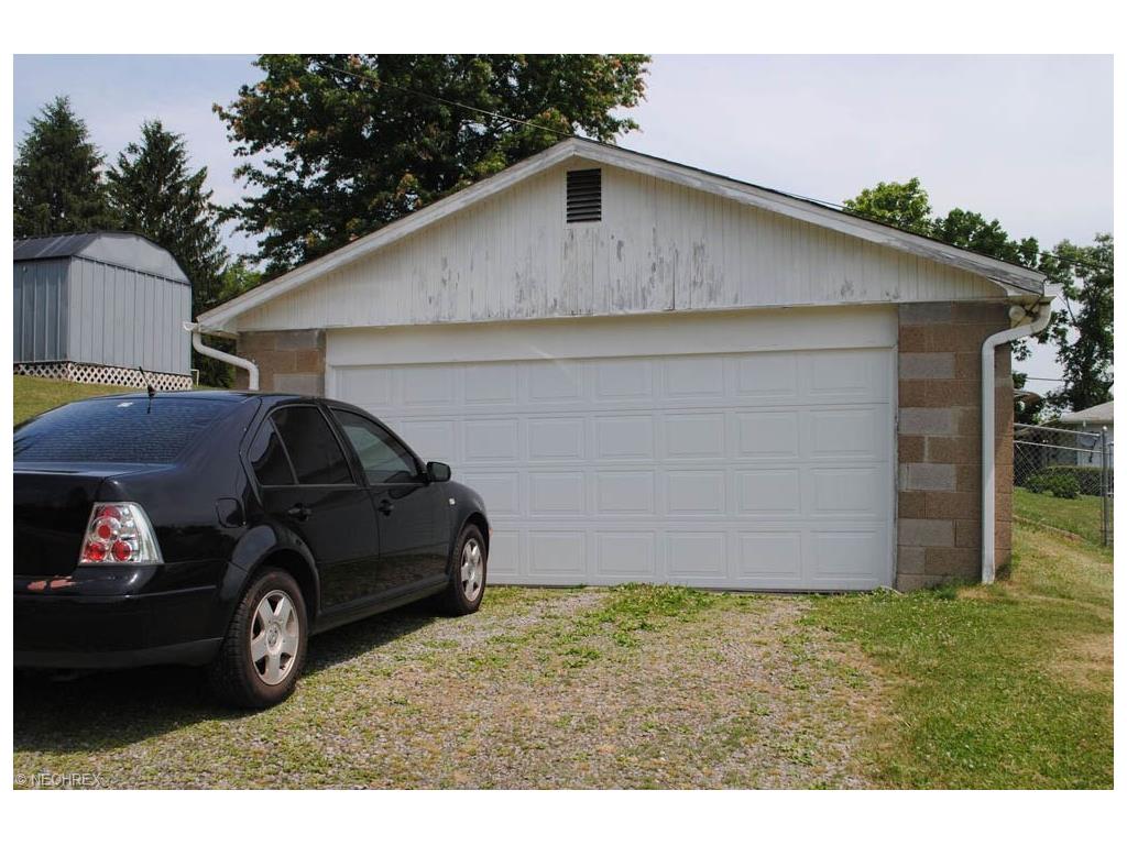 For Sale: 67740 Elizabeth St Saint Clairsville, OH 43950