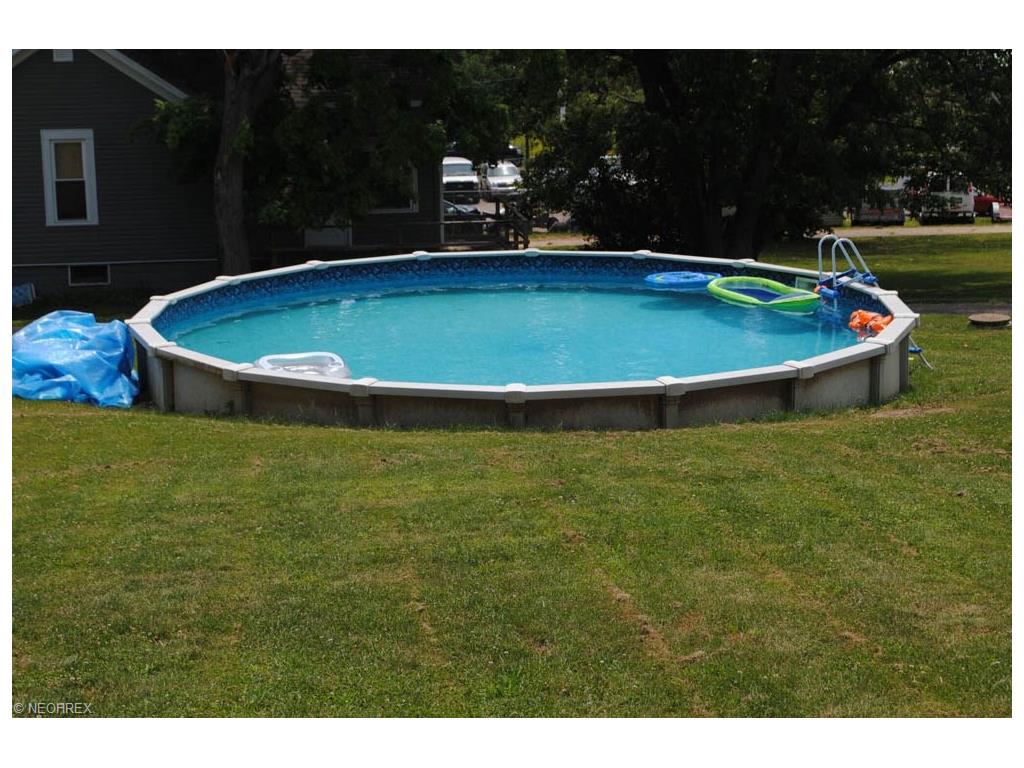 For Sale: 67740 Elizabeth St Saint Clairsville, OH 43950