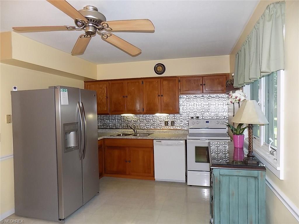 For Sale: 764 Tarry Ln Amherst, OH 44001
