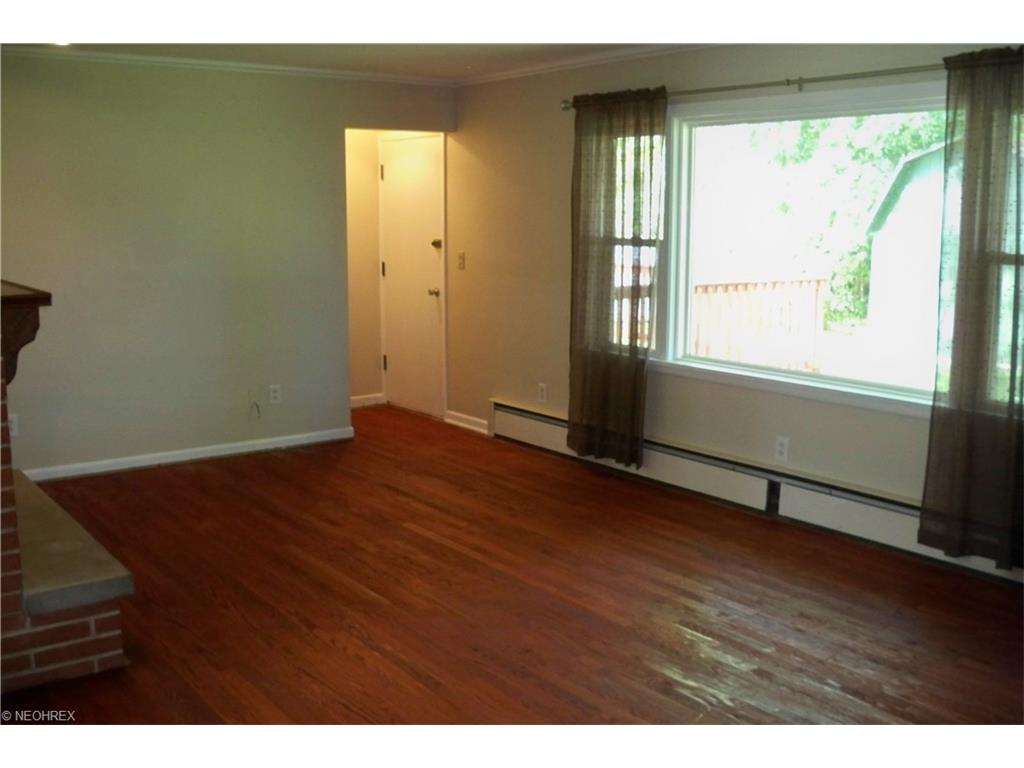 For Sale: 1218 Norwood Dr Ashtabula, OH 44004