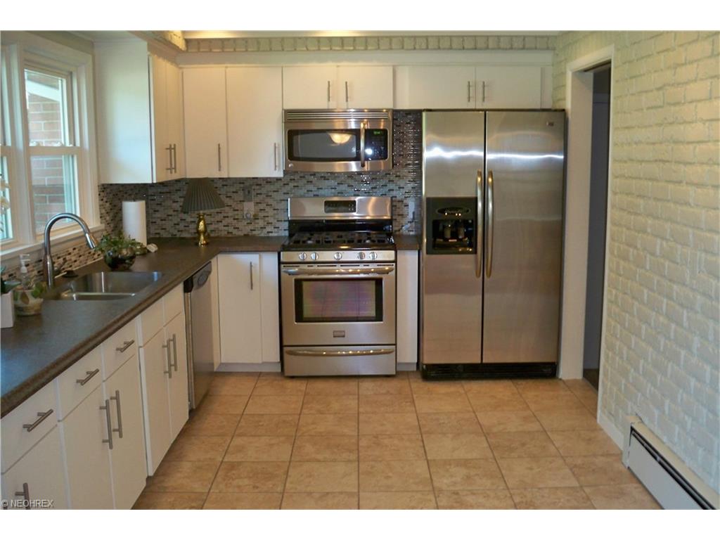 For Sale: 1218 Norwood Dr Ashtabula, OH 44004