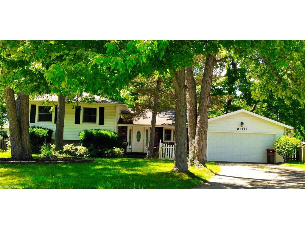 For Sale: 200 Meadow Cir Berea, OH 44017