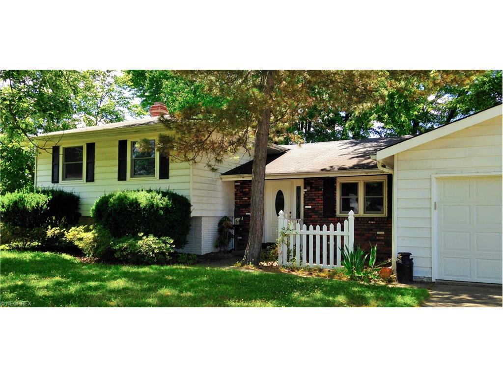 For Sale: 200 Meadow Cir Berea, OH 44017