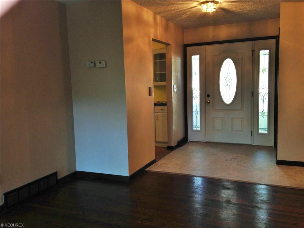 For Sale: 200 Meadow Cir Berea, OH 44017