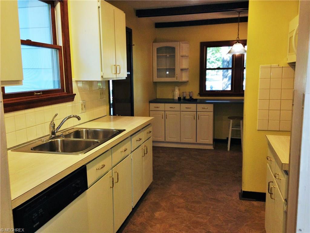For Sale: 200 Meadow Cir Berea, OH 44017