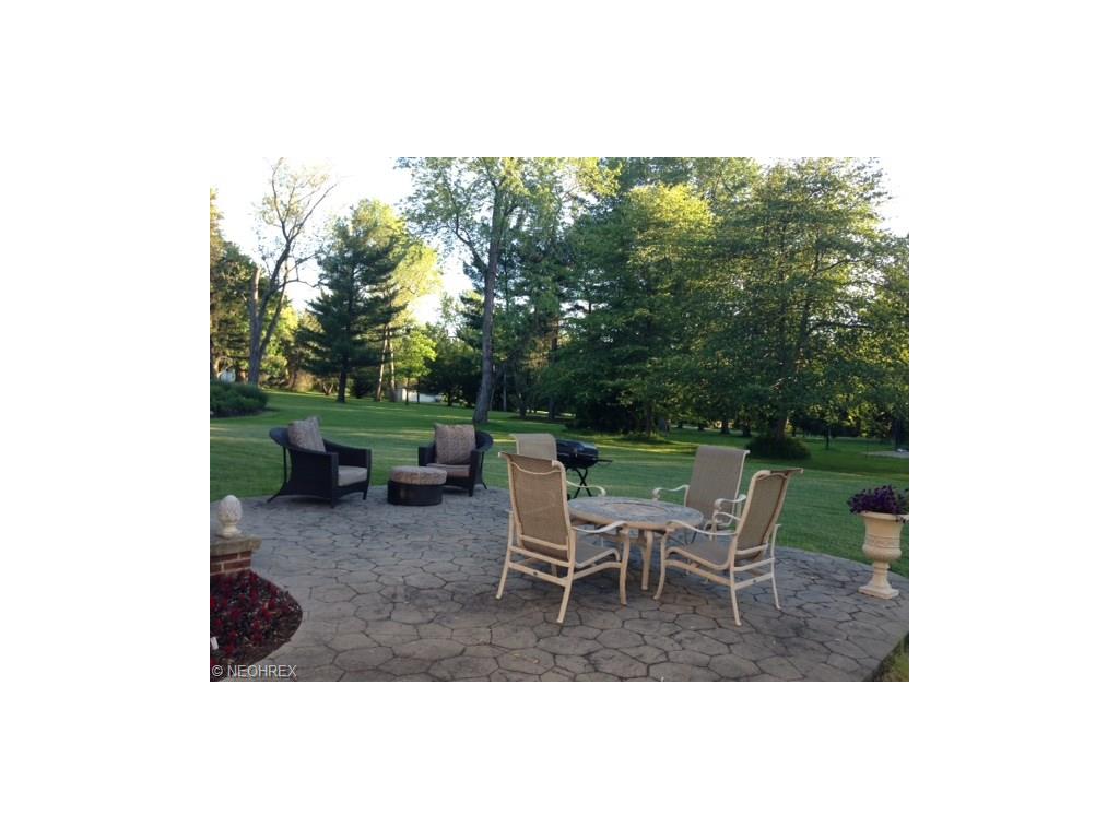 4590 Brainard Rd, Chagrin Falls OH 44022