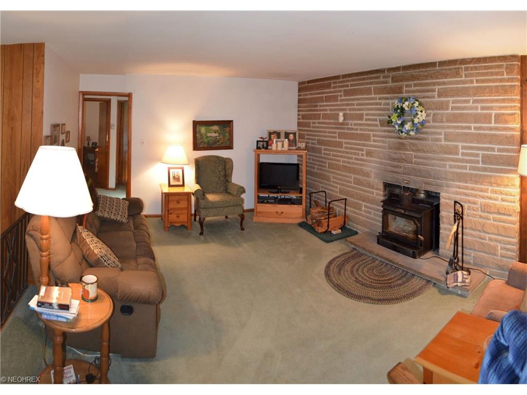 17925 Geauga Lake Rd, Chagrin Falls OH 44023