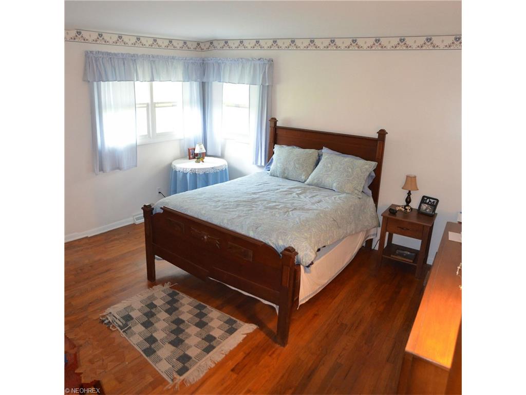 17925 Geauga Lake Rd, Chagrin Falls OH 44023