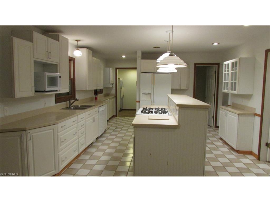 17822 Geauga Lake Rd