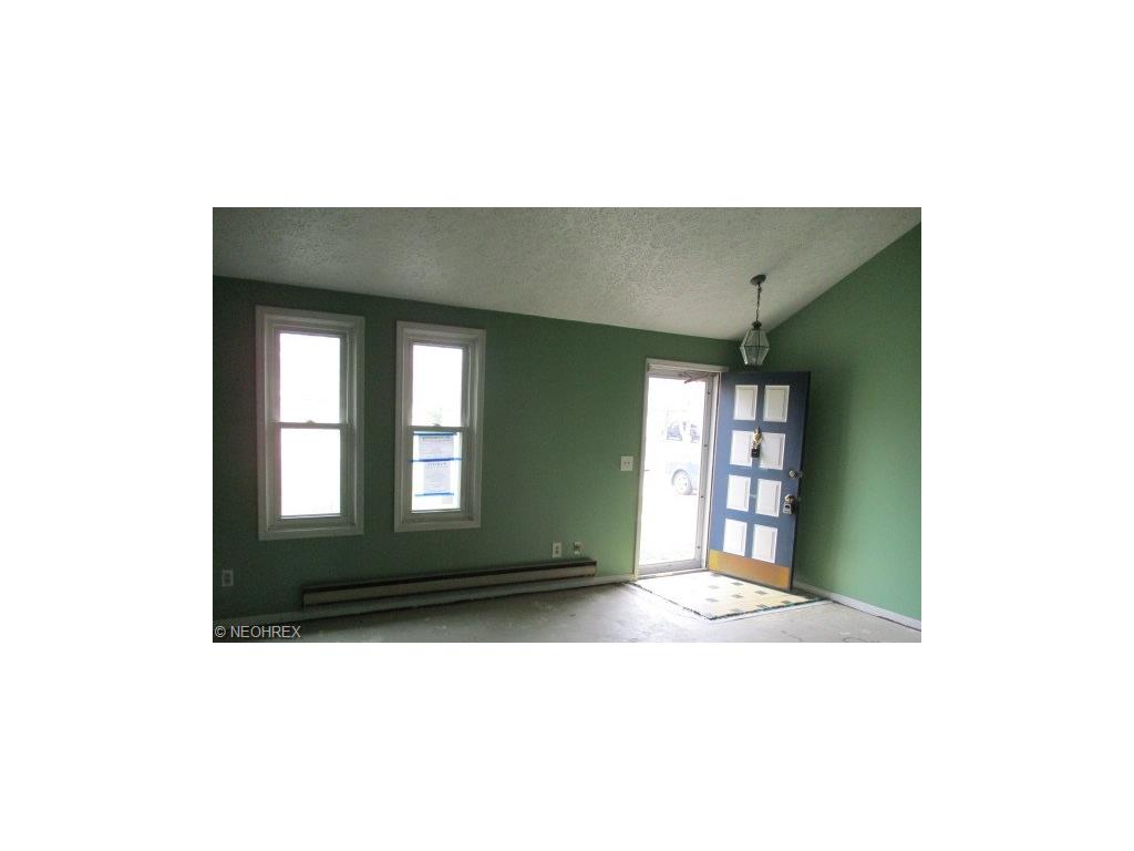 372 Naples Dr, Elyria OH 44035