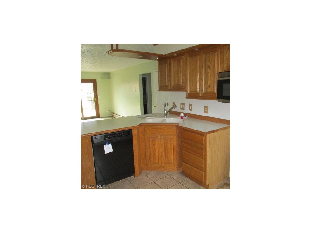 372 Naples Dr, Elyria OH 44035