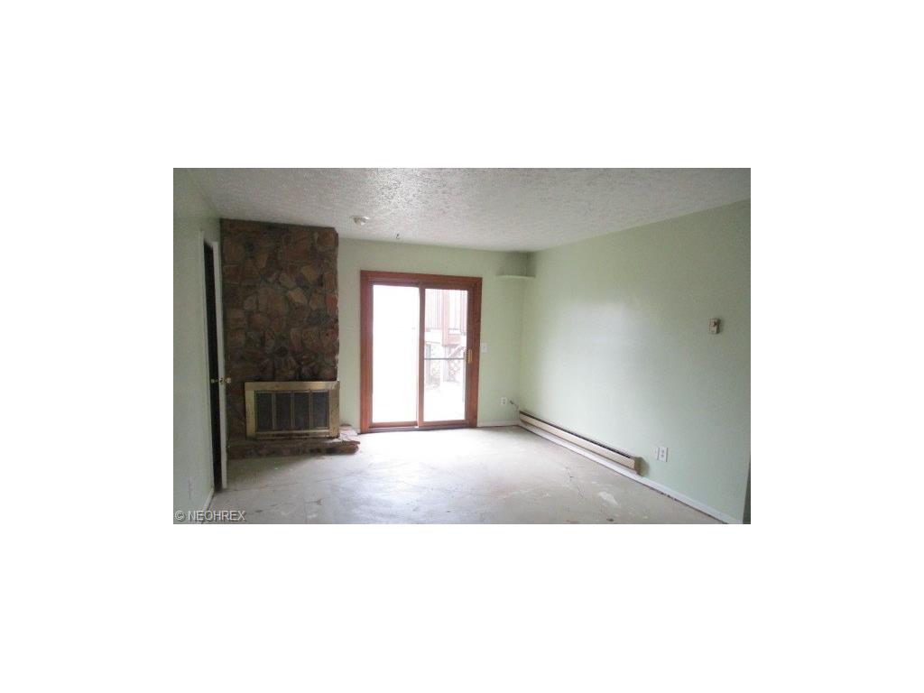 372 Naples Dr, Elyria OH 44035