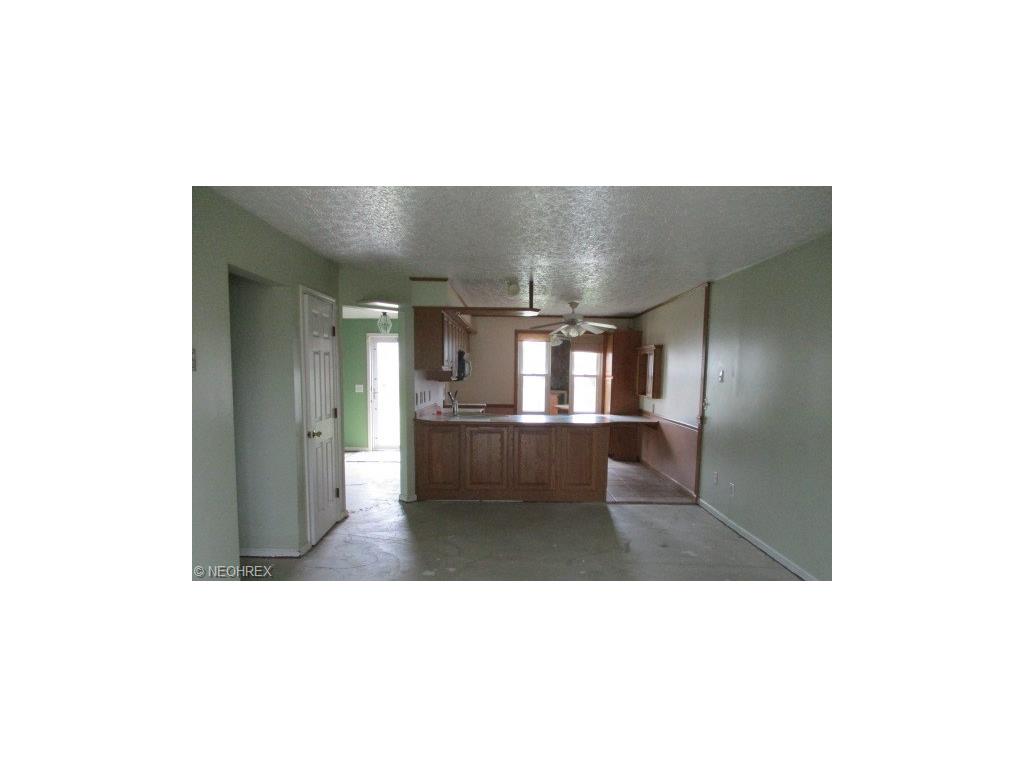 372 Naples Dr, Elyria OH 44035