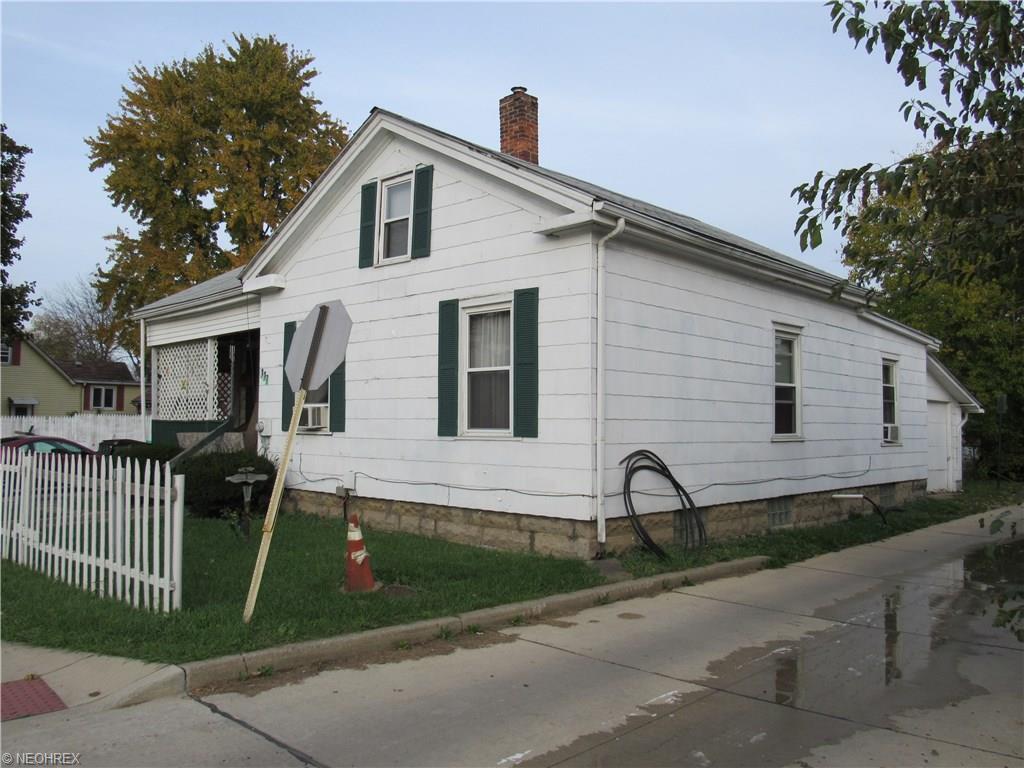 117 W River Rd N