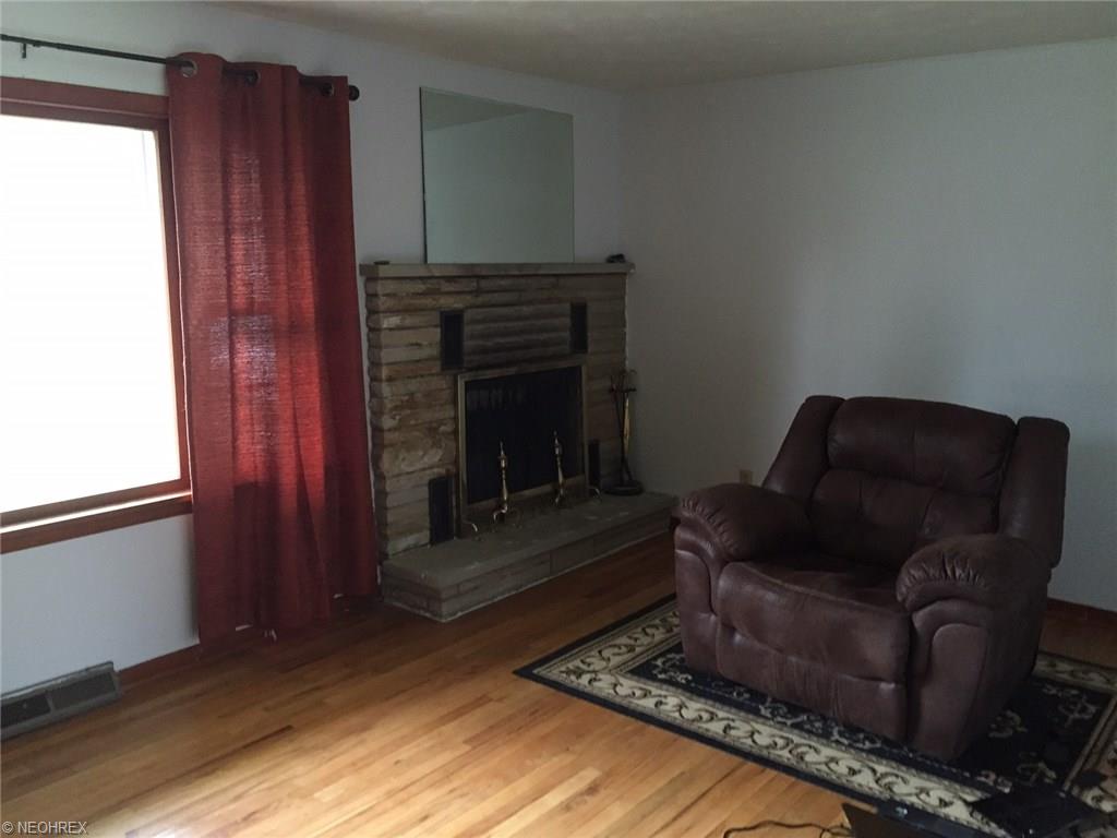 153 Roosevelt Dr, Geneva OH 44041