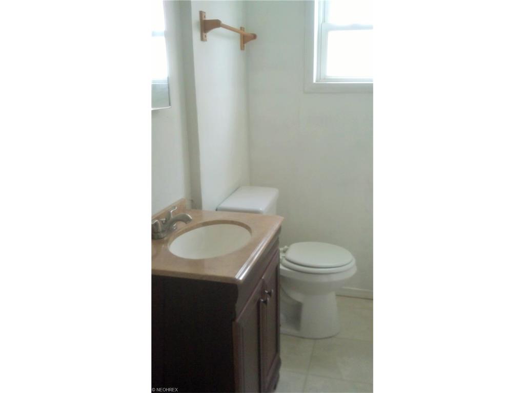 2243 Oberlin Ave, Lorain OH 44052