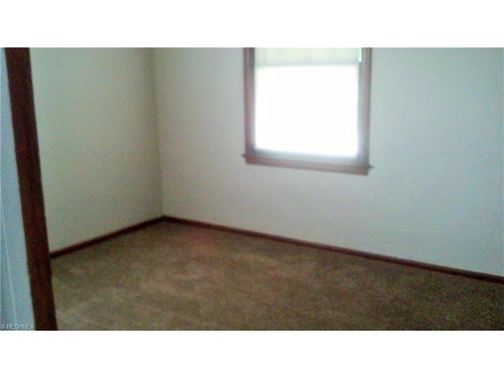 2243 Oberlin Ave, Lorain OH 44052