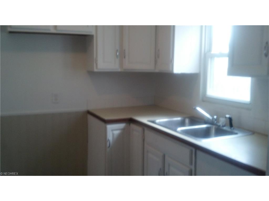 2243 Oberlin Ave, Lorain OH 44052