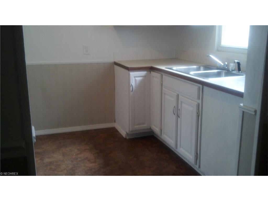 2243 Oberlin Ave, Lorain OH 44052