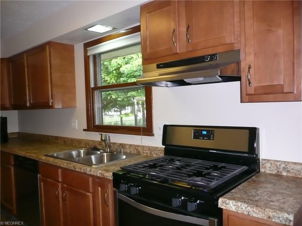 For Sale: 3903 Woodstock Dr Lorain, OH 44053