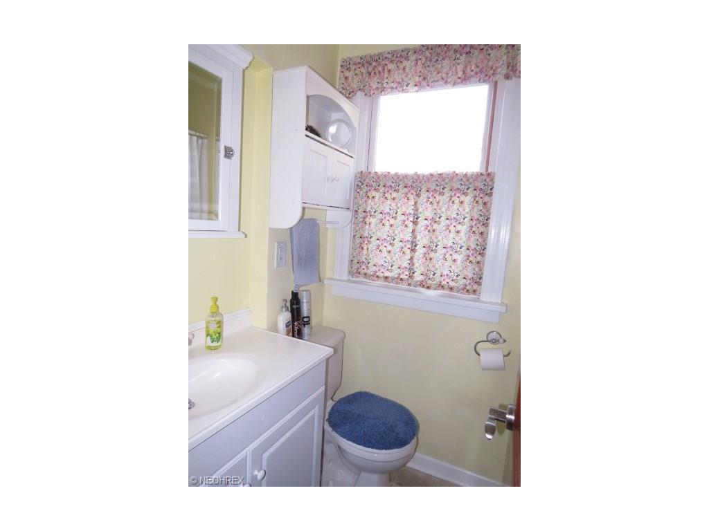 For Sale: 1092 Cooper Foster Park Rd W Lorain, OH 44053