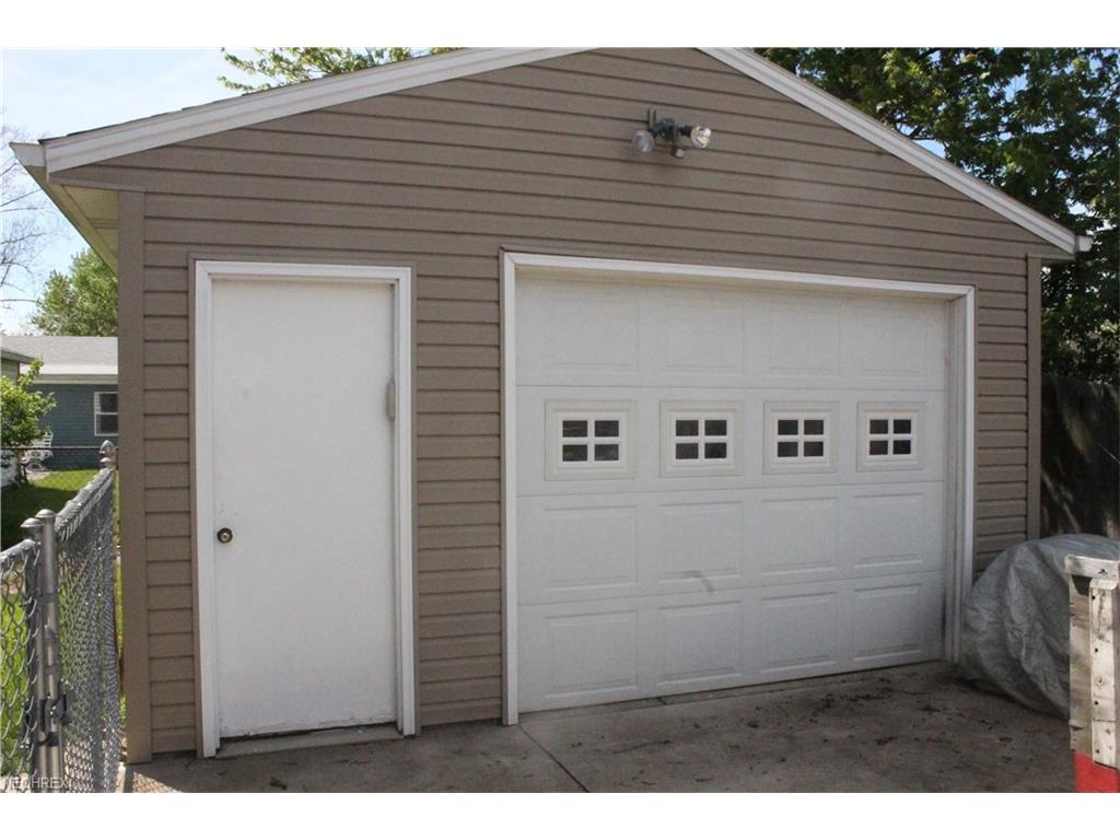 822 Dunny Ave