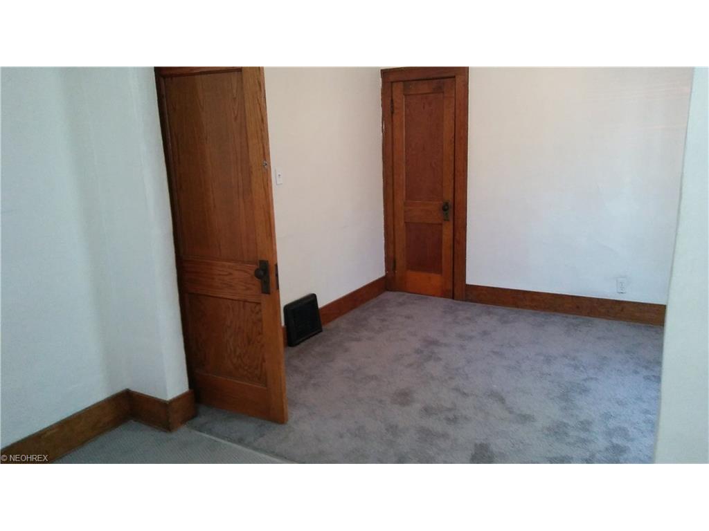 633 Dewey Ave