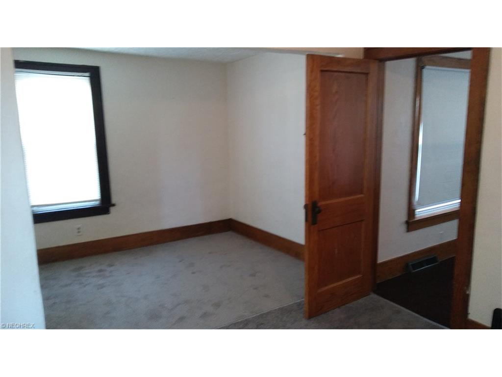 633 Dewey Ave