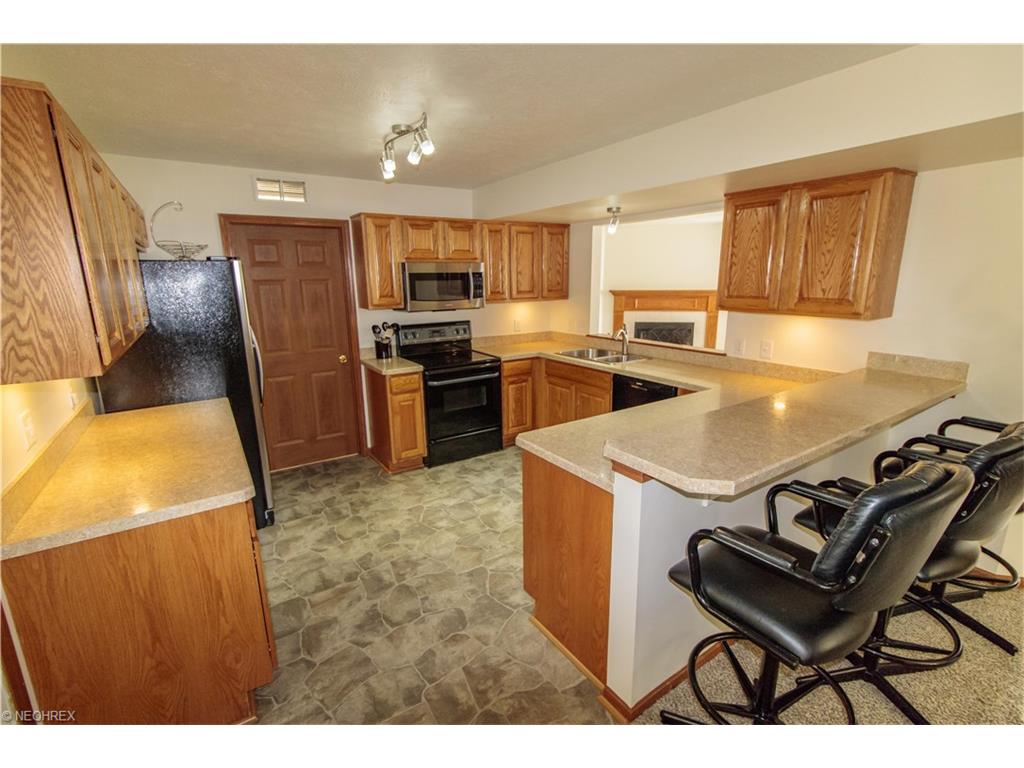 For Sale: 7528 Monterey Bay Dr #APT 3 Mentor, OH 44060
