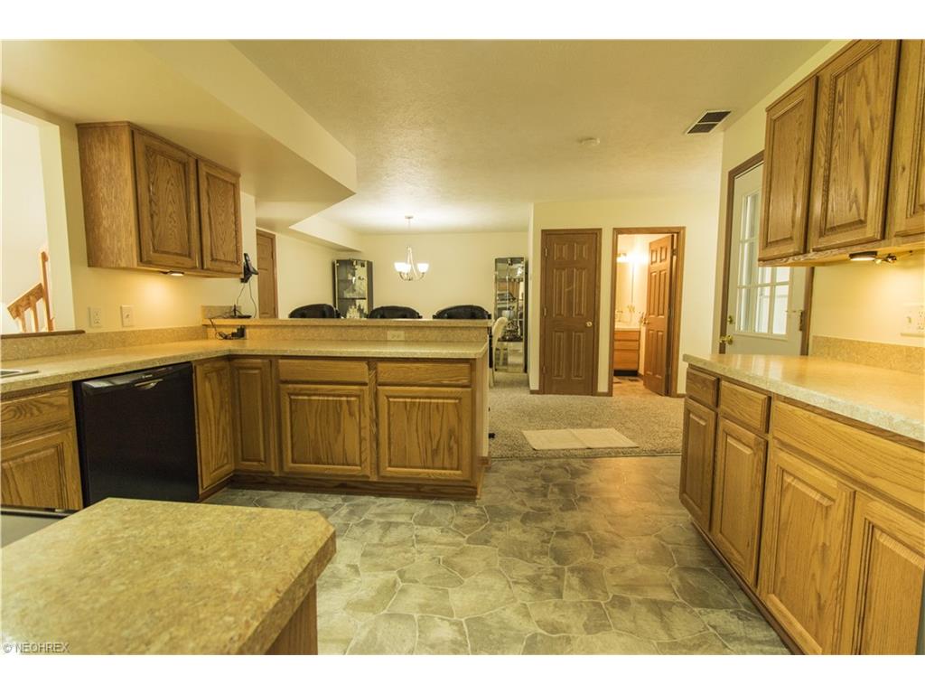 For Sale: 7528 Monterey Bay Dr #APT 3 Mentor, OH 44060