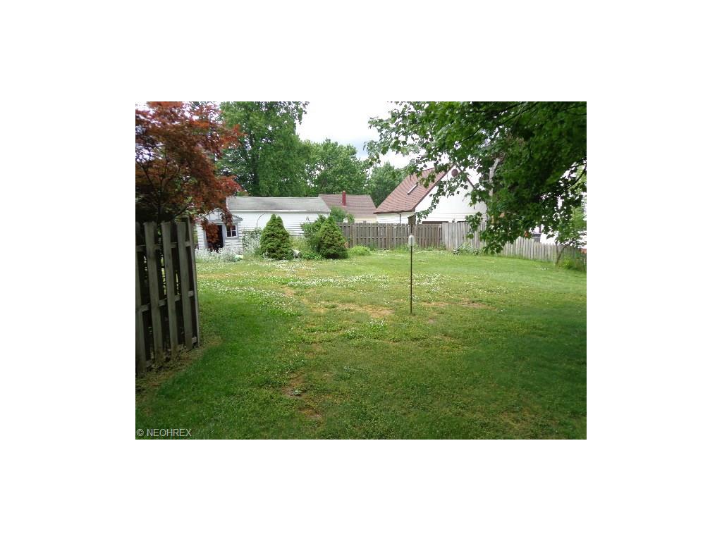 For Sale: 27018 Kennedy Ridge Ext North Olmsted, OH 44070