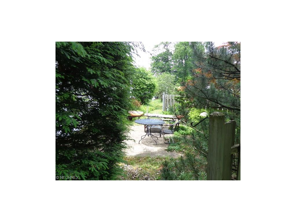For Sale: 27018 Kennedy Ridge Ext North Olmsted, OH 44070