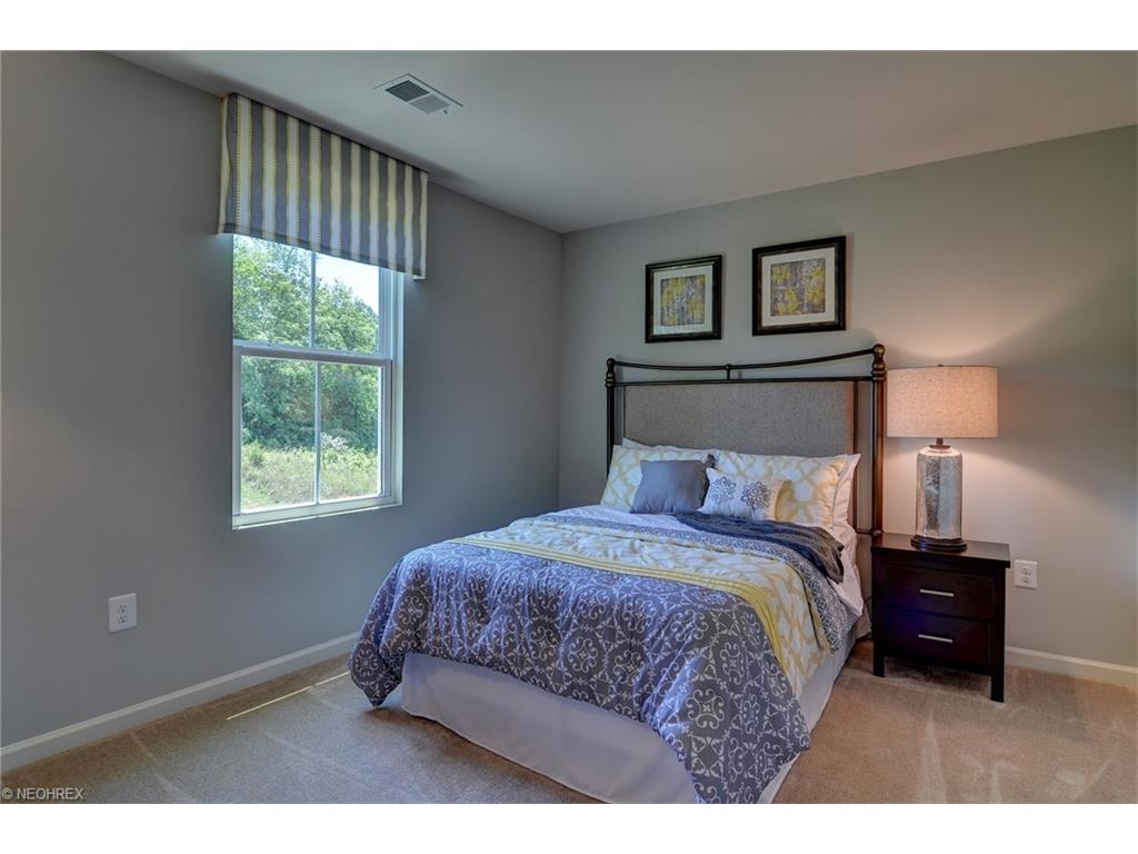3368 Greens Pointe Dr
