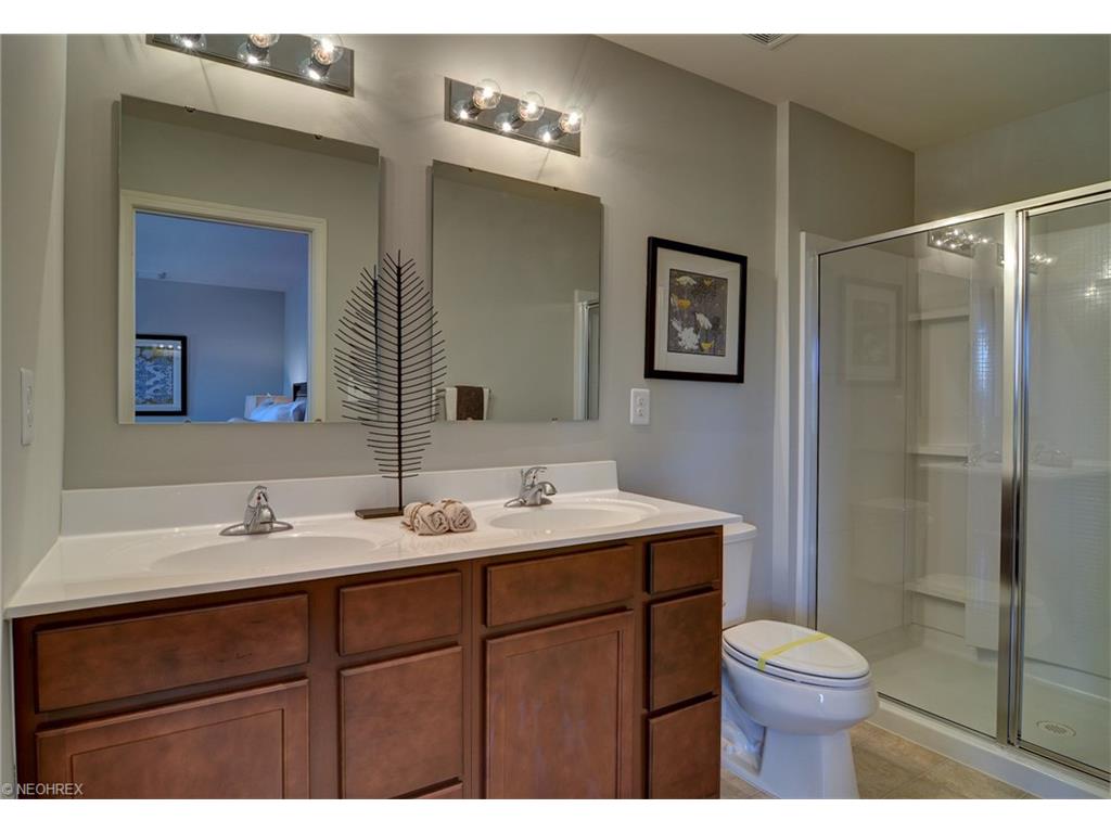 3368 Greens Pointe Dr