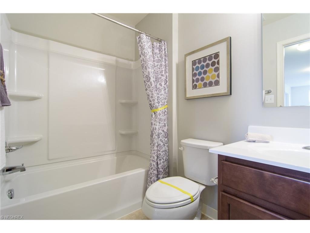 3368 Greens Pointe Dr