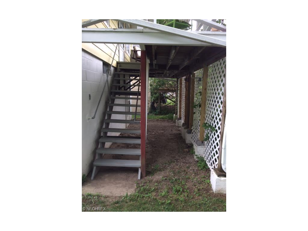 For Sale: 1043 Riverside Dr Vermilion, OH 44089