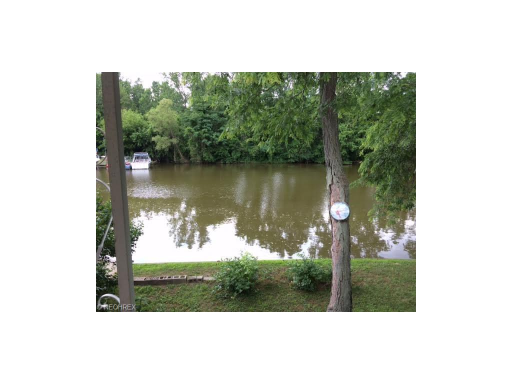 For Sale: 1043 Riverside Dr Vermilion, OH 44089