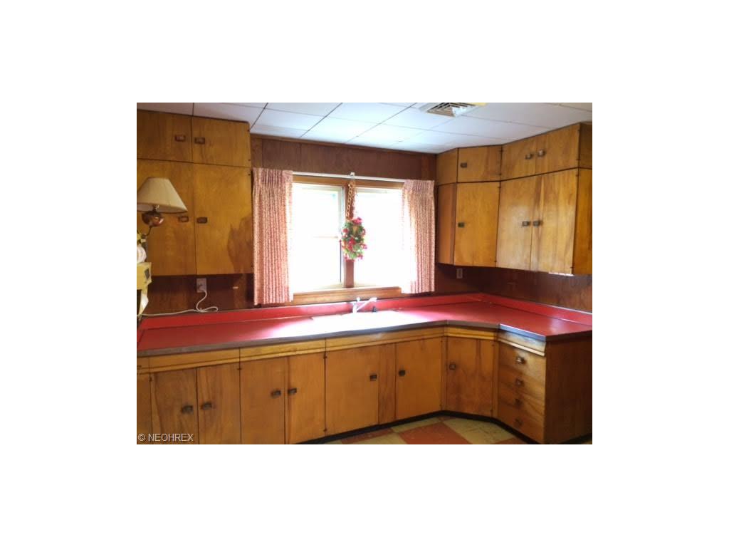 For Sale: 1043 Riverside Dr Vermilion, OH 44089