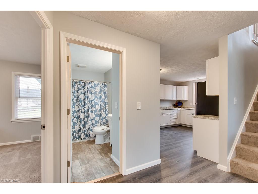 2368 Larchmont Dr