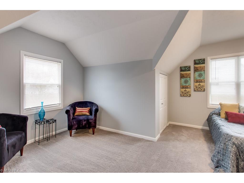2368 Larchmont Dr