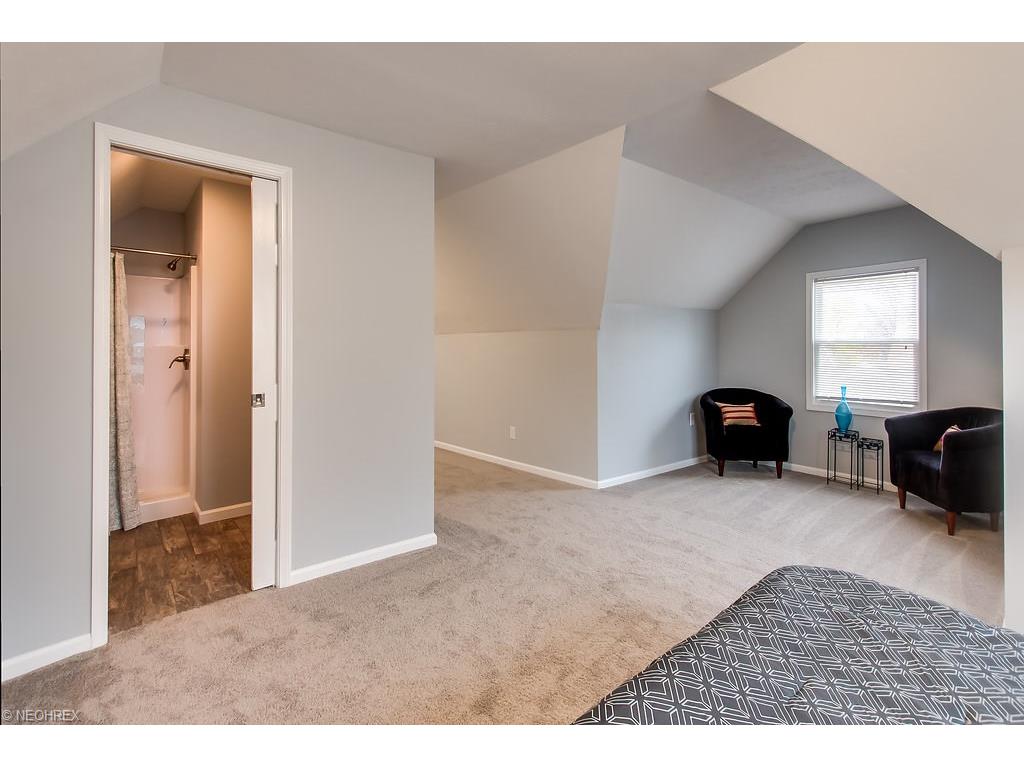 2368 Larchmont Dr
